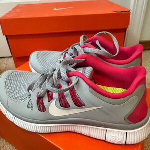 Nike Women's Athletic Shoes in Gray and Pink